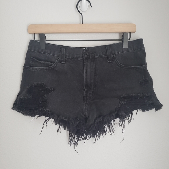 Abercrombie black high rise distressed shorts - Picture 2 of 8